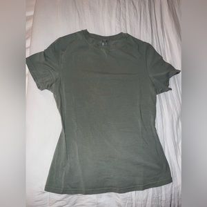 SKIMS FITS EVERYBODY Green Soft Tee - Size M, lightly worn!